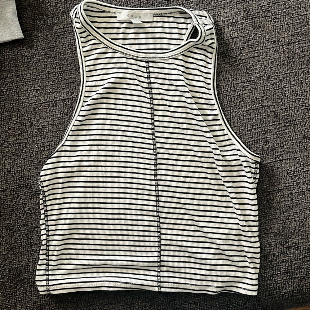 Gaze cropped racerback tank